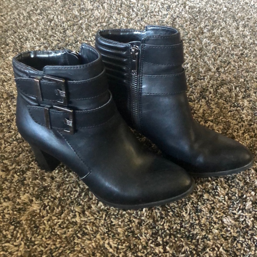 Gorgeous Anne Klein ankle boots